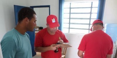 Salva-vidas atendem casos de queimaduras com água-viva no balneário Cassino