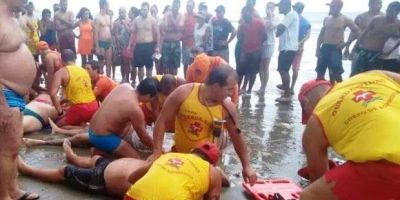 Raio mata quatro banhistas em Praia Grande no litoral paulista