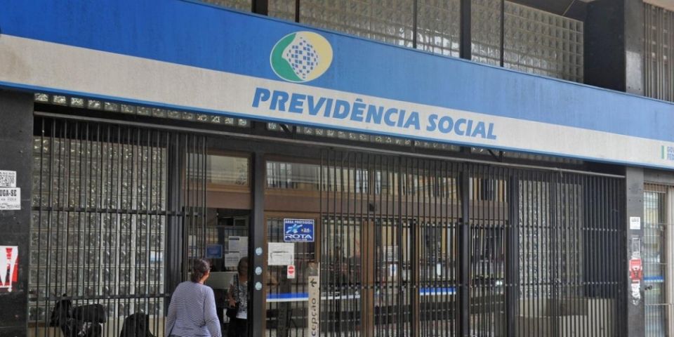 Pagamento do reajuste do salário mínimo em janeiro ainda depende de sanção do presidente