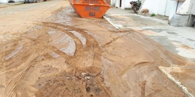 Acúmulo de areia na Rua Luiza Maraninchi chama atenção dos camaquenses 