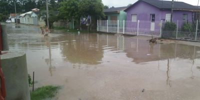 Chuva forte deixa alguns pontos alagados em Camaquã na tarde de terça-feira (30/12)