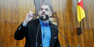 Deputado Rodrigo Maroni exonera assessor flagrado comercializando fogos de artifício clandestinos