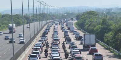 PRF e CCR sugerem que motoristas antecipem retorno do feriadão pela FreeWay