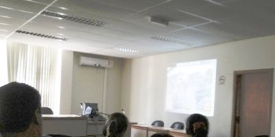 São Lourenço do Sul - PM ministra palestra do projeto "Conscientização no Trânsito", realizado pelo JECrim