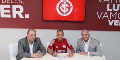 D’Alessandro assina contrato por mais um ano com o Inter