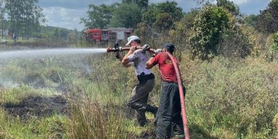 Brigada Militar de Cristal auxilia bombeiros em controle de incêndio na BR-116