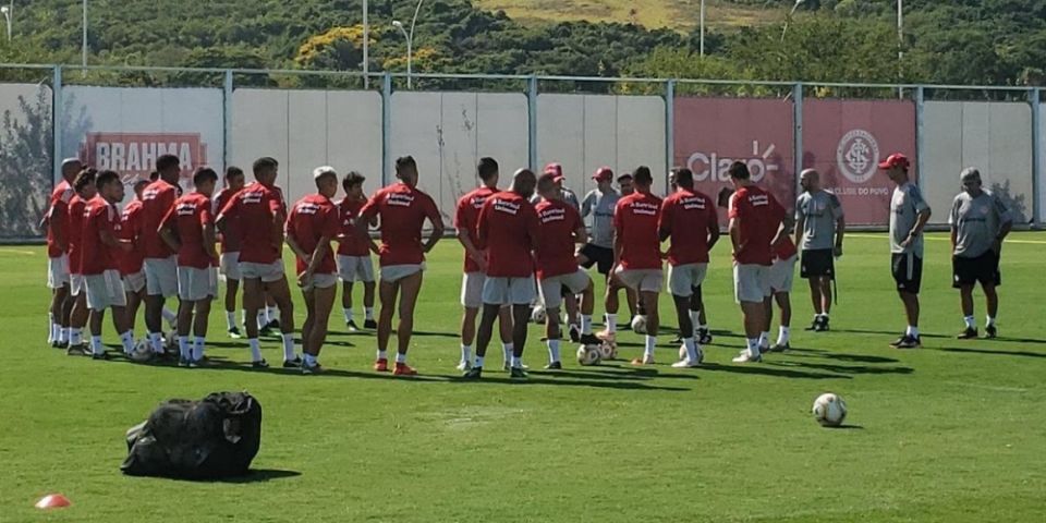  Inter fecha parte do primeiro treino de Eduardo Coudet