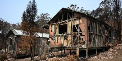 Bombeiros controlam megaincêndio na Austrália