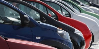 Vendas de veículos devem cair em 2015, prevê Fenabrave