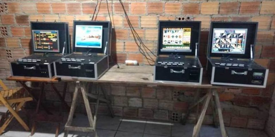 BM apreende caça-níqueis em Sertão Santana