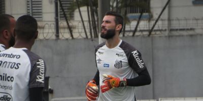 Vanderlei é liberado de treino da equipe santista para acertar com Grêmio