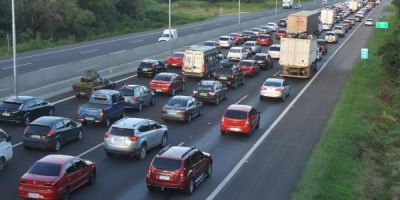 Cerca de 100 mil veículos devem retornar do Litoral Norte pela Freeway entre hoje e amanhã