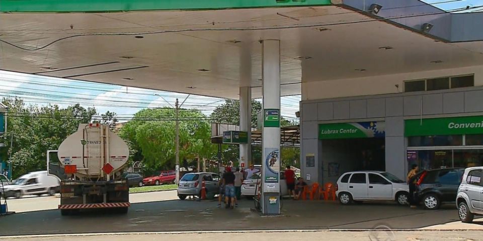 Argentino esquece esposa em posto de combustíveis no RS