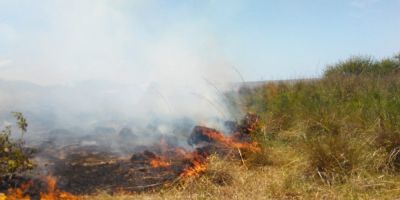 Entre sábado e domingo, dois incêndios são controlados pelo bombeiros civis em Arambaré