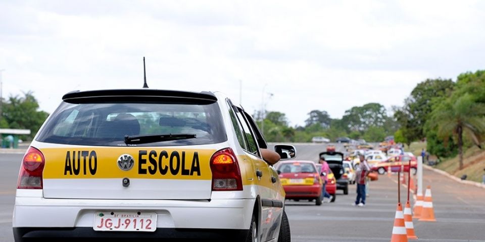 Senado pode aprovar fim das aulas obrigatórias para a carteira de motorista