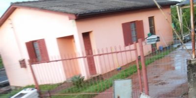 Espaço do Leitor: calçada e muro cedendo no bairro Santa Marta, em Camaquã