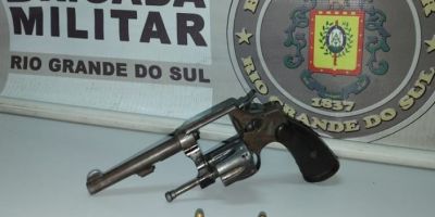 Brigada Militar prende dois homens por porte ilegal de arma de fogo em Rio Grande