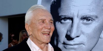 Aos 103 anos, morre o ícone de Hollywood Kirk Douglas