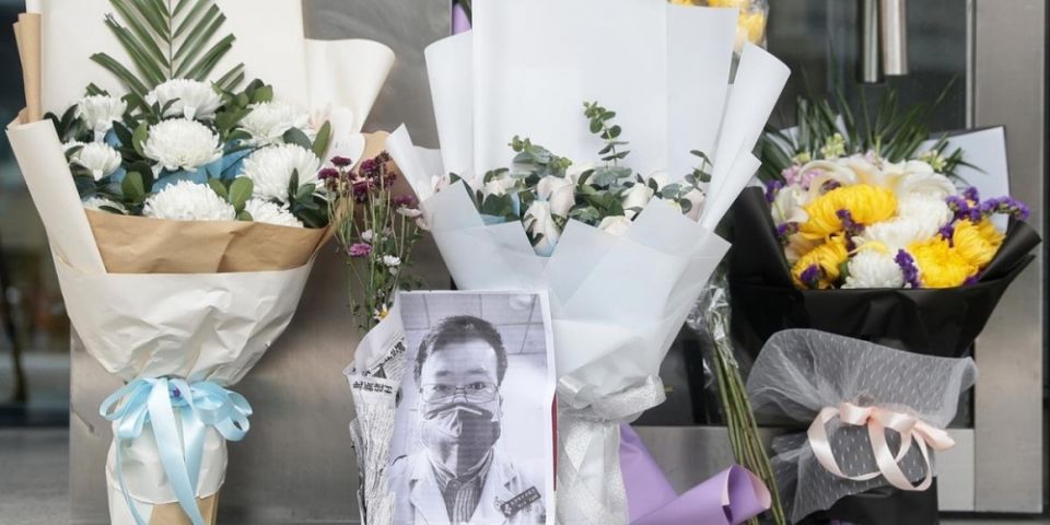 Morte de médico que alertou para coronavírus gera revolta na China