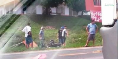 Condutora de moto de apenas 15 anos fica ferida em acidente de trânsito na BR-116, em Tapes