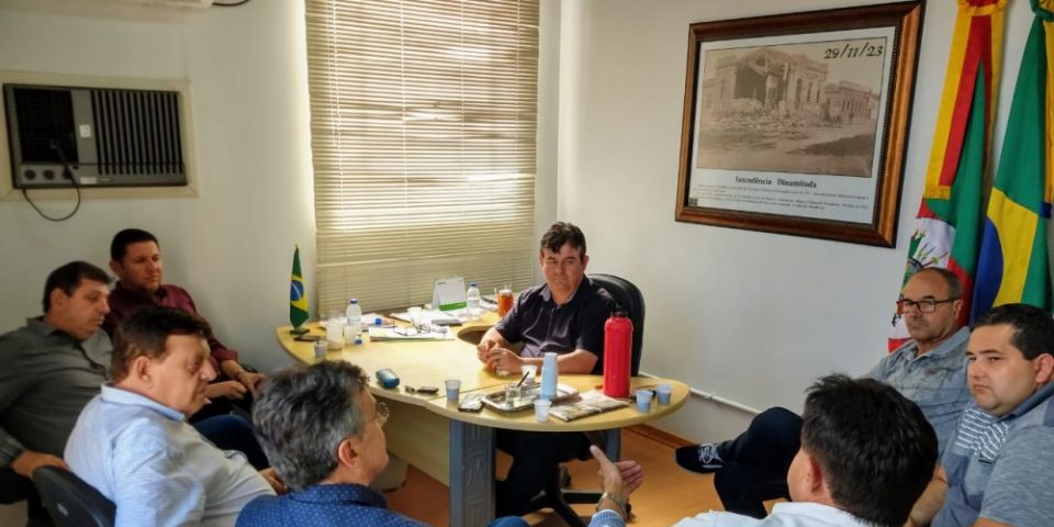 Mesa Diretora recebe visita do prefeito de Camaquã