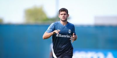 Kannemann passa por cirurgia no pé e segue como desfalque para o Grêmio no Gre-Nal