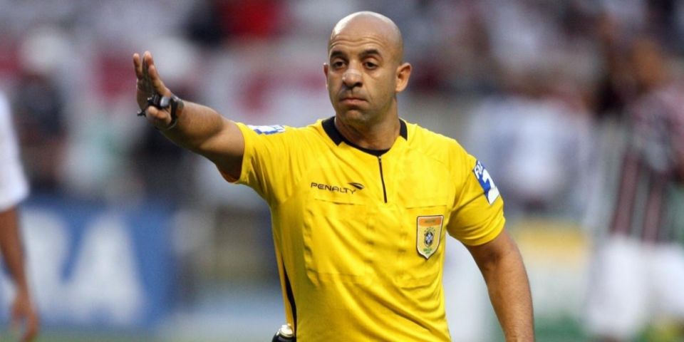 Jean Pierre Lima apita o Gre-Nal da semifinal do primeiro turno do Gauchão