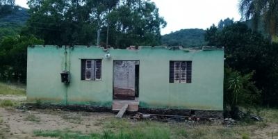 Incêndio criminoso destruiu casa no interior de Sertão Santana