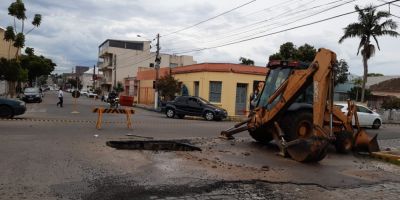 Equipes trabalham para restabelecer o abastecimento de água em Camaquã