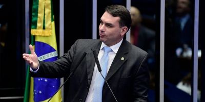 Rede, PSol e PT pedem cassação de Flávio Bolsonaro