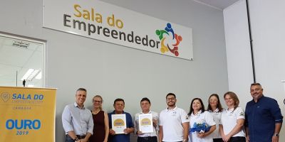 Secretaria da Indústria, Comércio e Serviços de Camaquã recebe certificado Selo Ouro do Sebrae/RS