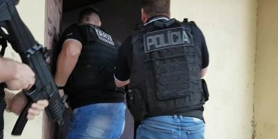 Polícia faz operação contra grupo envolvido com tráfico de drogas, extorsão e lavagem de dinheiro em Canoas