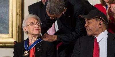 Morre Katherine Johnson, pioneira da Nasa retratada no filme "Estrelas Além do Tempo"