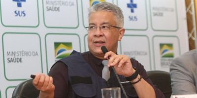 Brasil tem 1º resultado positivo para coronavírus, que aguarda contraprova