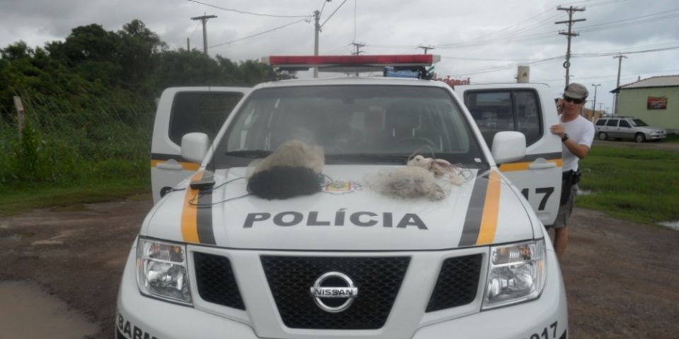 Em 2 horas de serviço, policiais militares do Comando Ambiental apreendem 8 tarrafas no rio Tramandaí