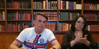 Em live, Bolsonaro pede serenidade e afirma que respeita os Poderes