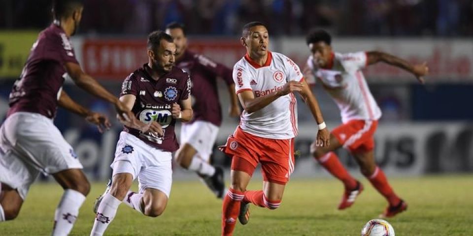 Inter sai na frente, mas Caxias busca empate em 1 a 1 no Centenário