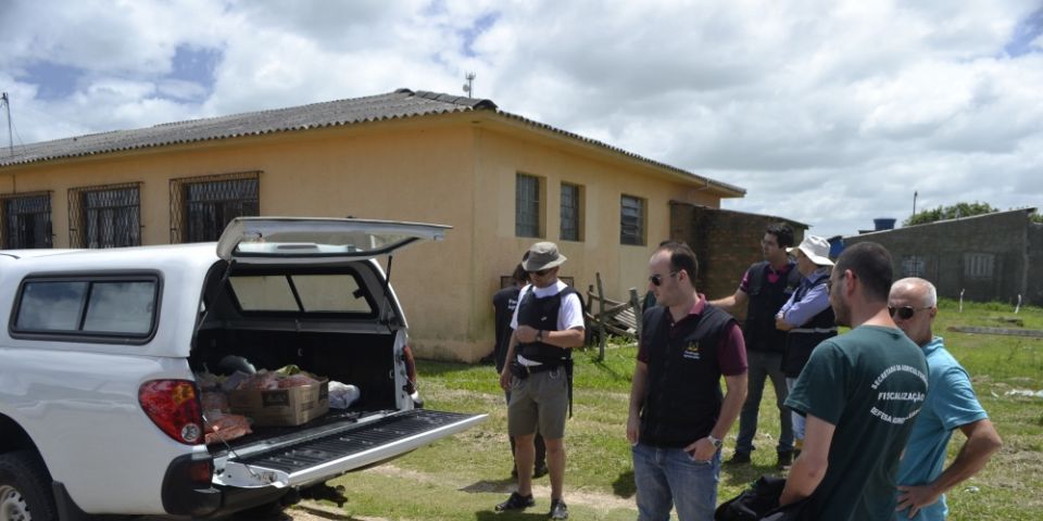 Comando Ambiental e Seapa apreendem mais de 100kg de carnes em Tavares