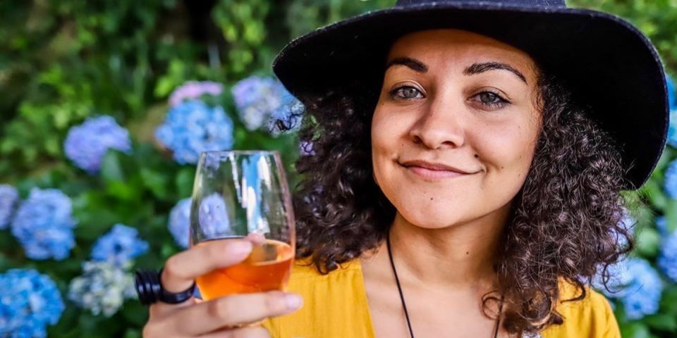 Cantora camaquense canta no Cisne Branco e grava clipe