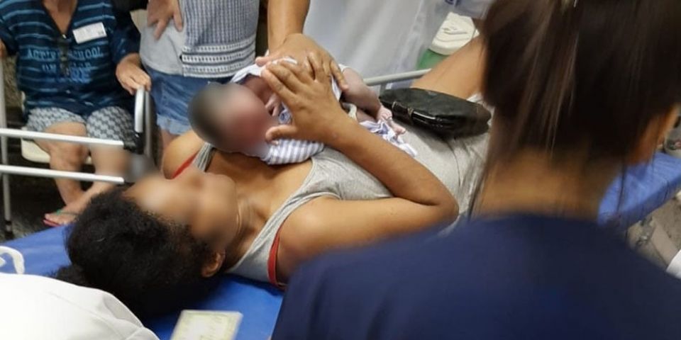 Mulher dá à luz em saguão de emergência de hospital em Gravataí; Conselho Tutelar acompanha caso