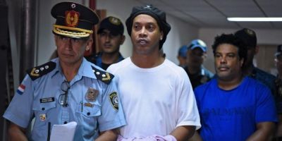 Juíza determina prisão de Ronaldinho e Assis no Paraguai