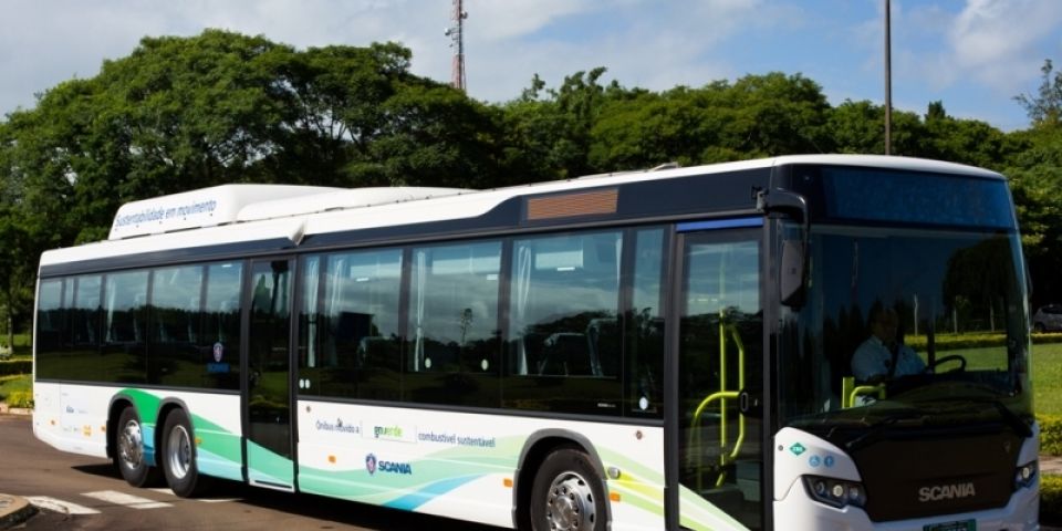 Ônibus abastecido com biometano é apresentado no RS