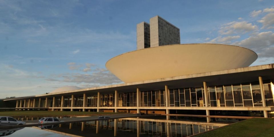 Novo coronavírus: comissão da Câmara defende tabelamento de álcool gel