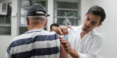 Vacina contra a gripe pelo SUS será aplicada em farmácias de Porto Alegre em idosos