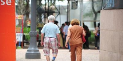 Idosos que circularem sem necessidade na Capital serão multados a partir de hoje