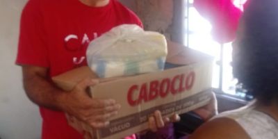 Moradora do bairro Getúlio Vargas em Camaquã arrecada alimentos para distribuir à comunidade carente