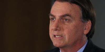 Bolsonaro afirma que terá reunião sobre isolamento social no País