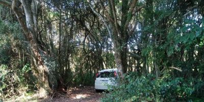 Brigada Militar de Tapes localiza carro utilizado na fuga de criminosos que tentaram roubar malote de dinheiro na tarde de hoje (13)