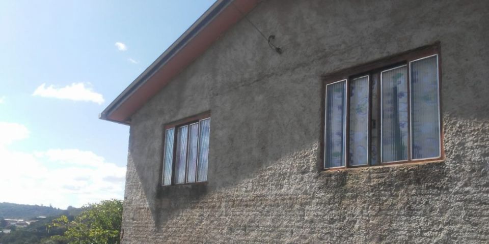 Família de menino que juntou latinhas para ajudar hospital de Antônio Prado ganha casa nova