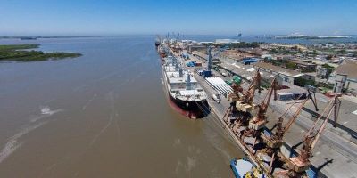 Porto do Rio Grande segue impraticável para navegação